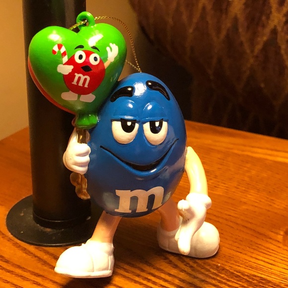 🎄SALE Blue Peanut M&M Resin Christmas Ornament & Green & Red Heart Balloons - Picture 1 of 8